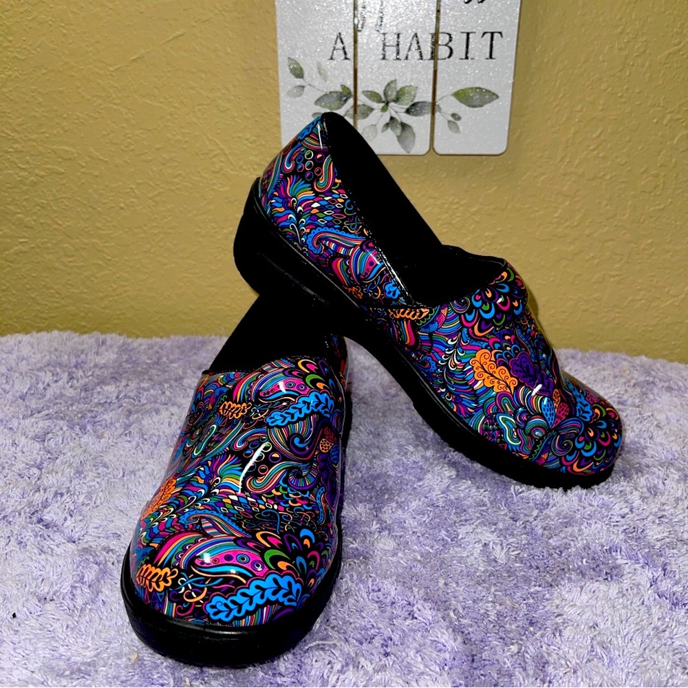 Ingaro Women's Multicolor Blue, Pink,Purple Paisley Clogs Slip Resistant Size 8